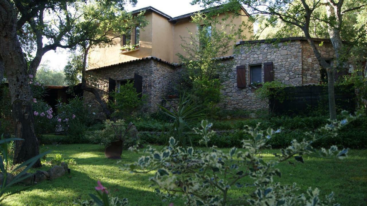 Le Sughere Padru Exteriör bild